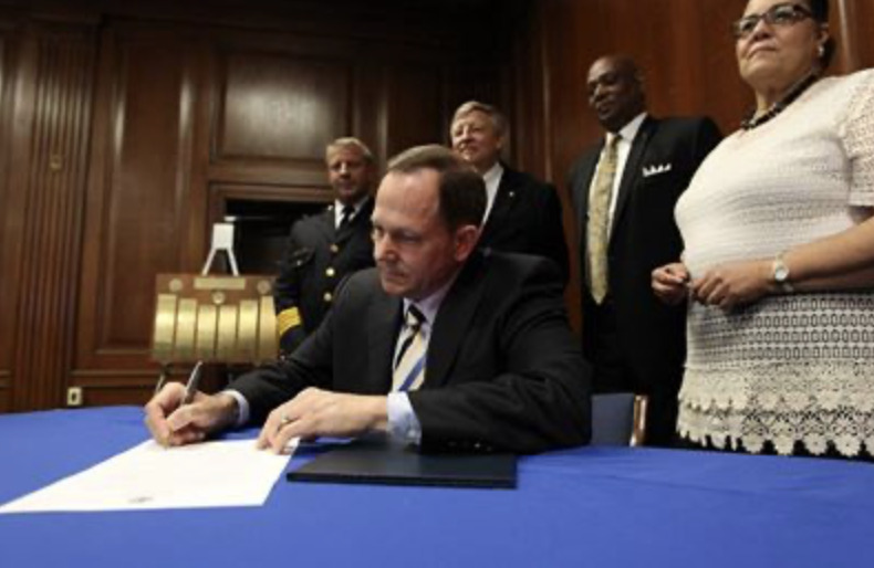 Mayor Slay Signs Executive Order 48